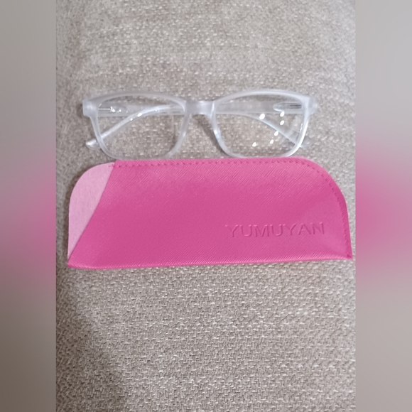 COMPUTER READERS.(0.0) - Picture 2 of 2